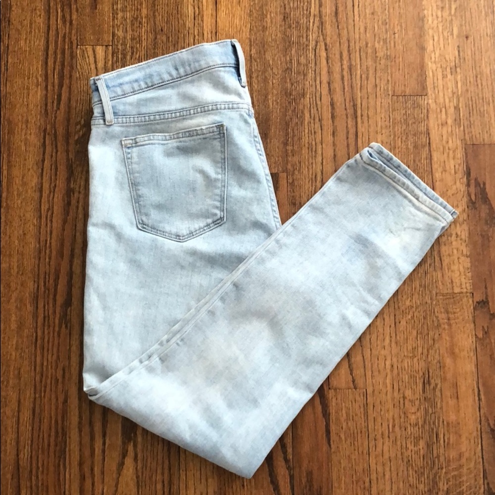 Gap Women’s light wash straight taper size 31r